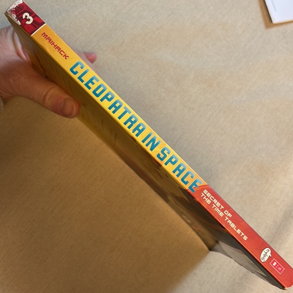 📚2/$6  Secret of the Time Tablets: #3 in the Cleopatra in Space Series - Picture 3 of 12